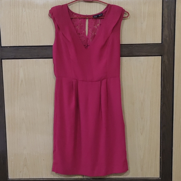 Warehouse Dresses & Skirts - Dress with a stylish back